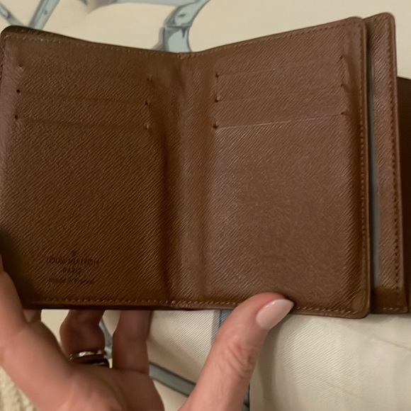 GUC LV Louis Vuitton monogram compact wallet with gold closure. - Picture 9 of 12